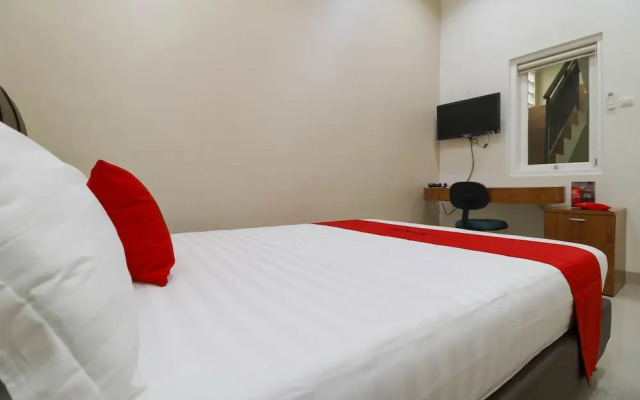 RedDoorz Syariah Plus near Dharmawangsa