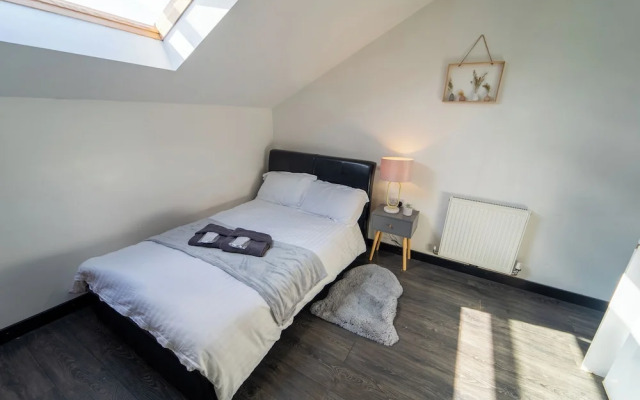 Studio Available Close to Queen Elizabeth Hospital