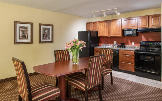 Arlington Court Suites, a Clarion Collection Hotel