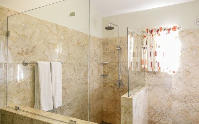Villa with 4 Master Bedrooms w En-suite Bathrooms
