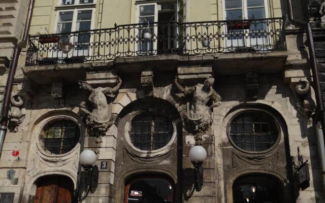 Art Apartment on Rynok Square