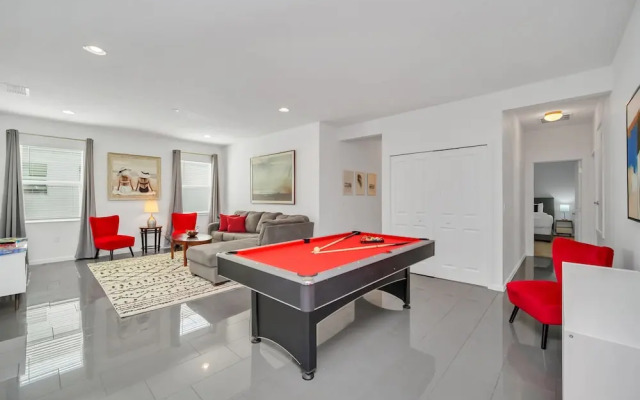 Stunning Bright Family Home Sleeps 25 Bl102