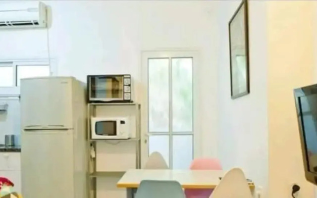 Cozy 2 Bedroom Apartment by The Beach