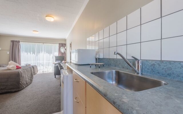 Manuka Crescent Motel
