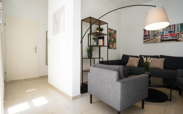 Modern and lovely apartment next to subway station