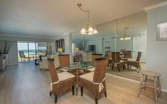 Siesta Beach Retreat Poolside 2BR Condo