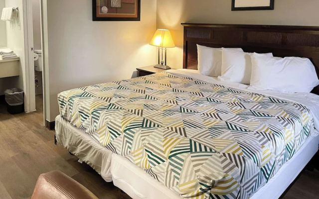 Rodeway Inn Wytheville near I-77 and I-81