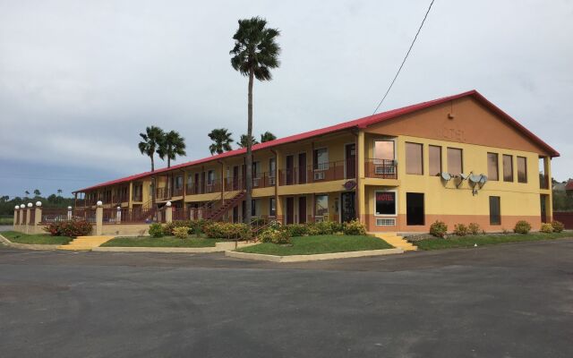 Deluxe Inn Airport