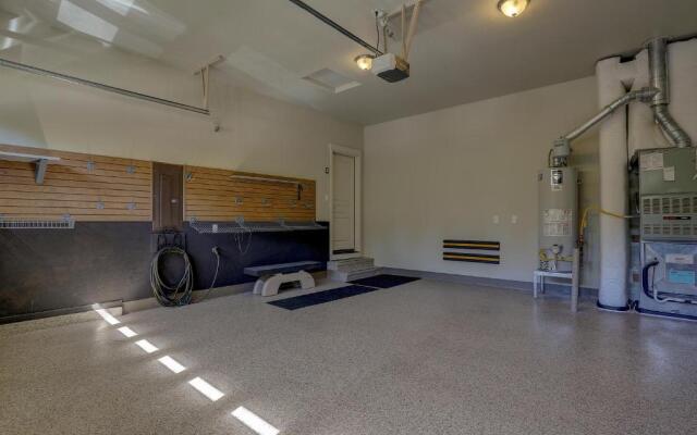 Quinn Creek-Mt Views-4BR/3.5BA