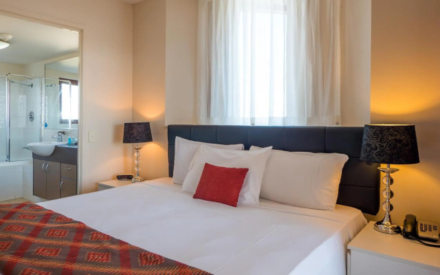 Broadbeach Savannah Hotel & Resort