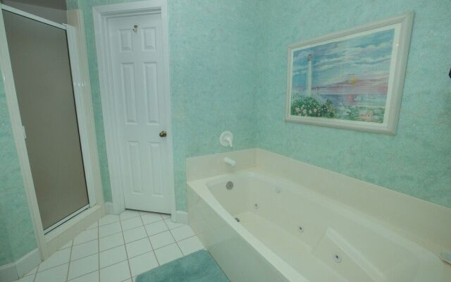 Oceania 607 3 Bedroom Condo by RedAwning