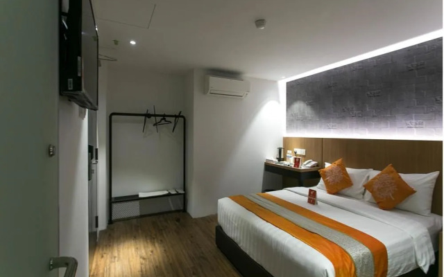 OYO 292 Stella Hotel