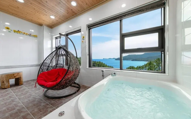 Geoje Marine Castel Pension