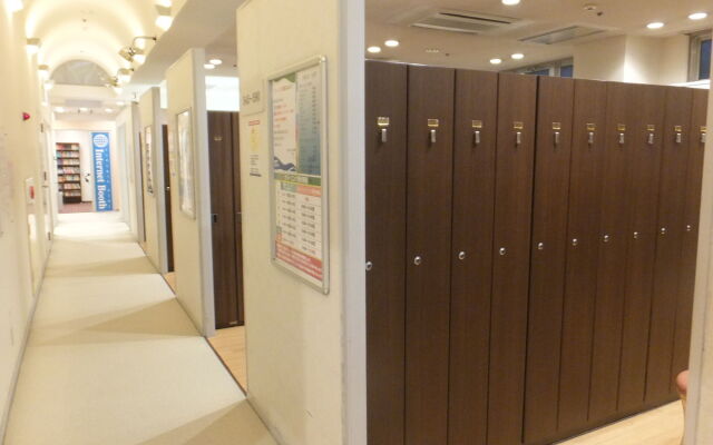 Capsule Hotel Wellbe Sakae - Caters to Men