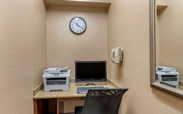 Comfort Inn & Suites Virginia Beach - Norfolk Airport