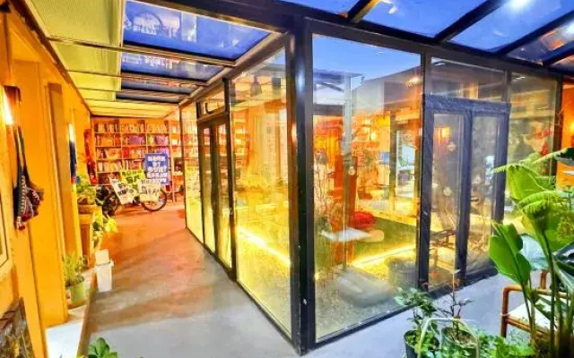 Chun Ge's yard