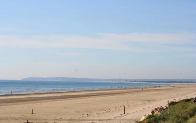 Apartment With 2 Bedrooms in Denneville, With Wonderful sea View, Encl