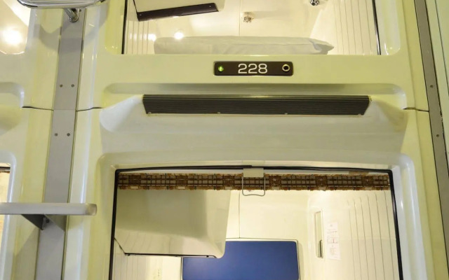 Capsule Hotel B&S Eco-Cube Shinsaibashi