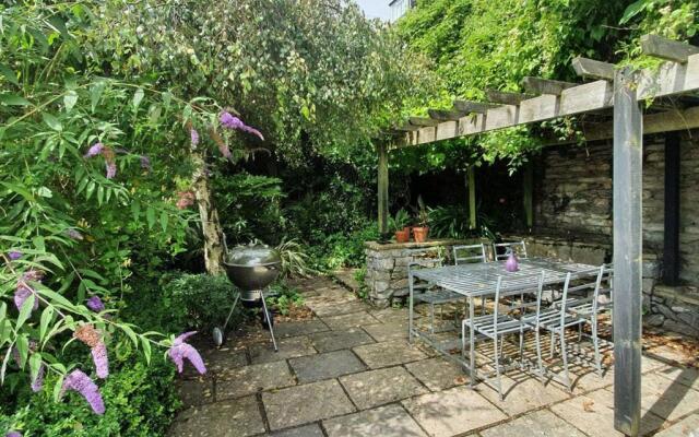 16 Clarence Hill - Iconic Dartmouth House with Enchanting Garden