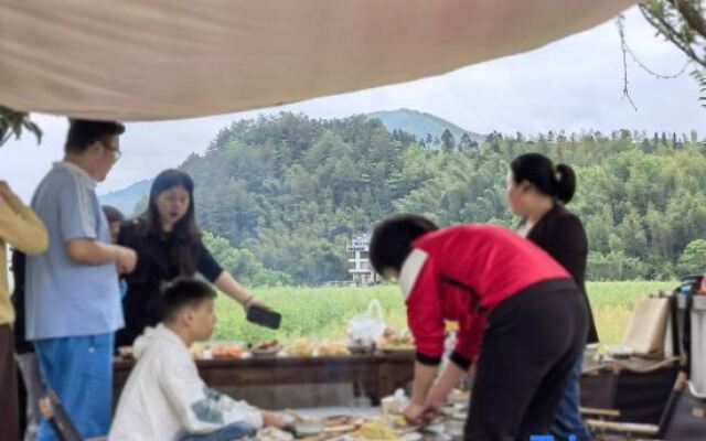 Wuyuan Zuo'an Zhiye Homestay (Guling Scenic Area)