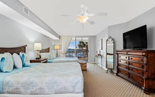 Yacht Club Villas