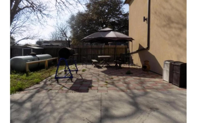 Moulton Inn &  Suites By OYO Near Shiner TX