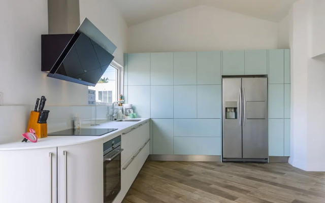 Ocean View! Fully Renovated Villa, Private Pool!