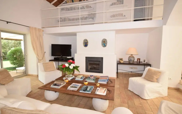 Beautiful Holiday Home With Private Pool