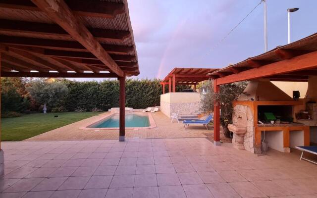 Villa Vivi. Piscina, idro, giardino e condizionatore