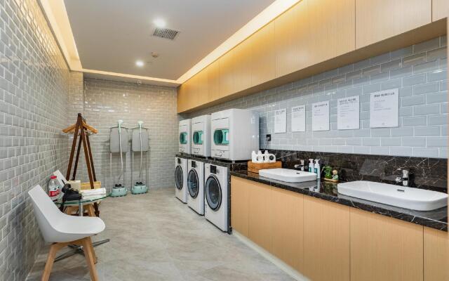 Atour Hotel Wuhan Mulan Poshang Tower