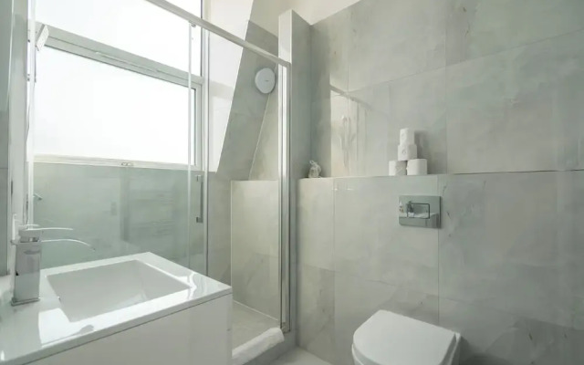 Cozy 2-Bedroom Flat in West London
