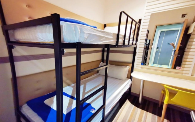 Podstel Hostel Bangkok By RedDoorz