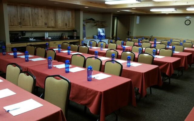 AmericInn Lodge & Suites Oswego