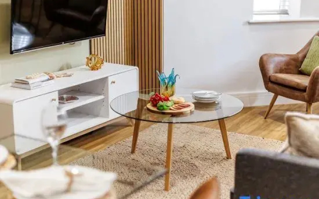 Stunning & Spacious 1-Bed Apt w/ Free Gym & PKG