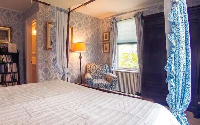 Harbor Knoll Bed & Breakfast