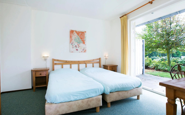 Spacious, semi-detached villa, sea at 1 km. in cosy Domburg