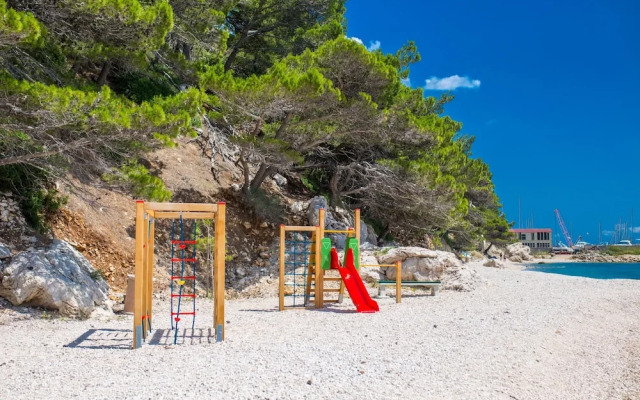 Studio Next to the Beach w Terrace and Parking
