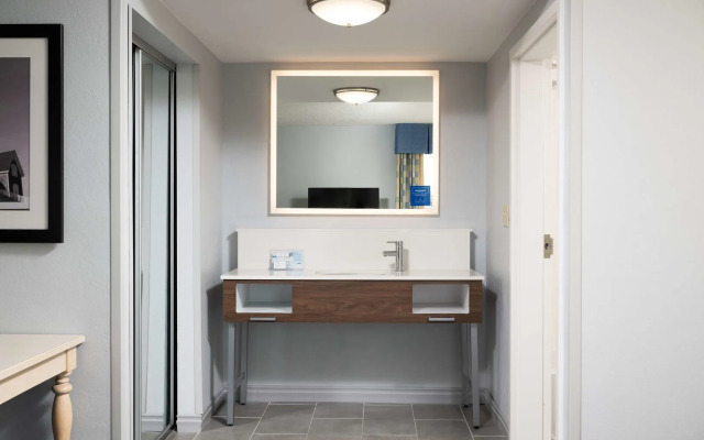 Hampton Inn & Suites Cape Cod-West Yarmouth