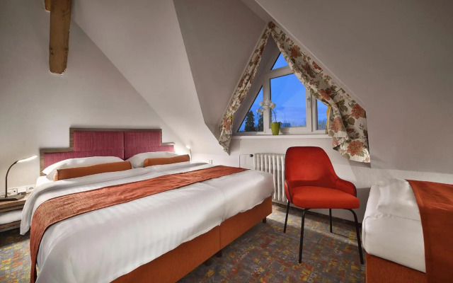 Maximilian Lifestyle Resort