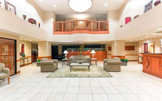 Spark by Hilton Tupelo