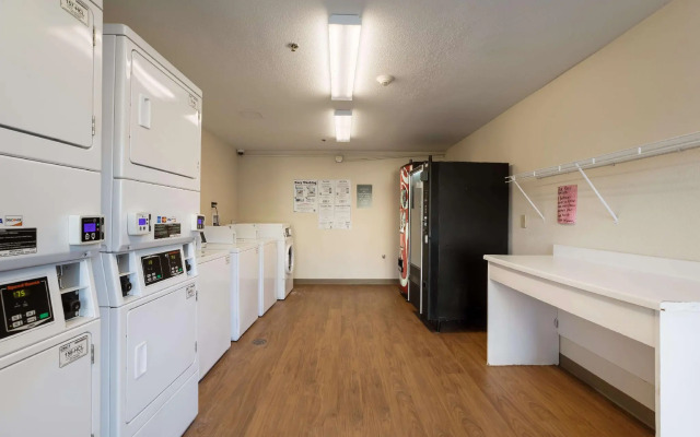 HomeTowne Studios by Red Roof Lake Charles - Sulphur