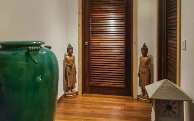 1 Bedroom Condo 04418452 by HomeRez