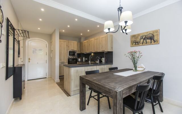 Perfect Location Between Golf and Beach