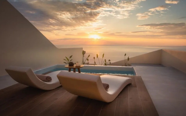 Pnoe Luxury Suites