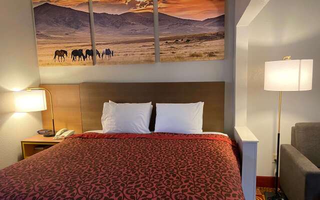 Days Inn & Suites by Wyndham Ridgeland