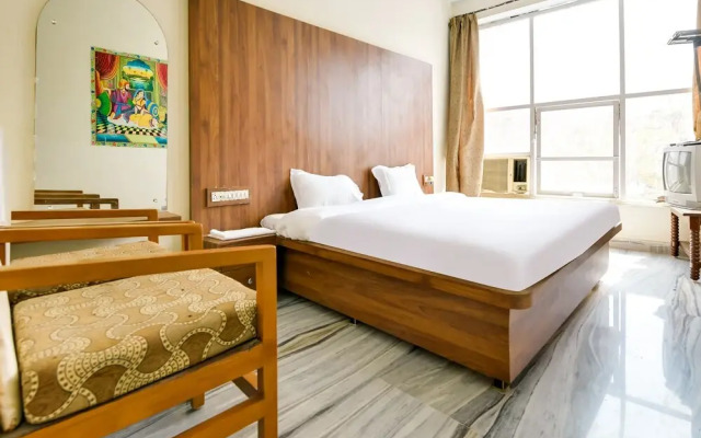 SPOT ON 36985 Praful Palaces