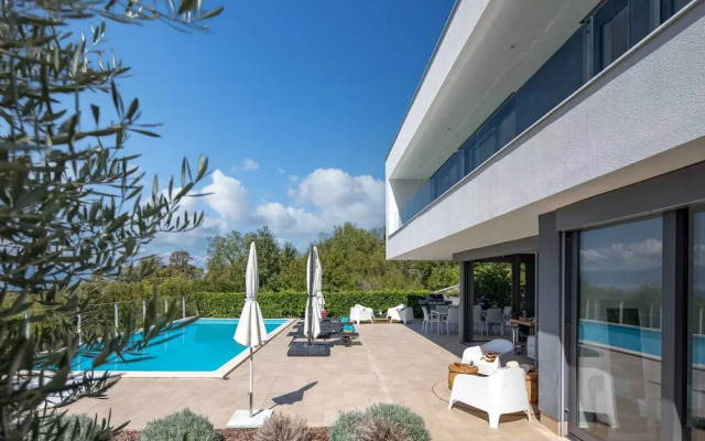 Villa Luxor With Heated Pool