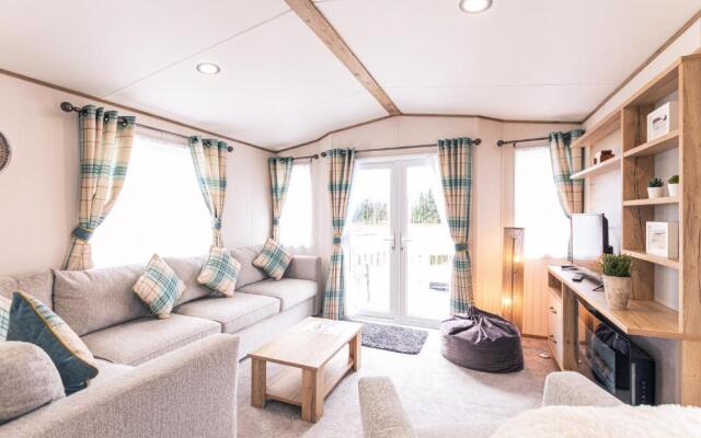 Squirrel Lodge with Hot Tub