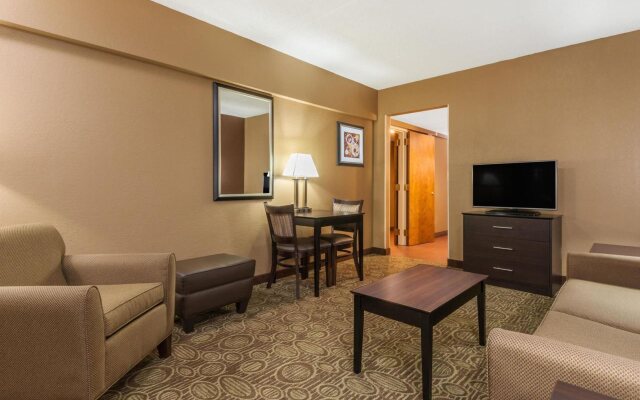 Ramada Hotel & Conference Center by Wyndham Paintsville