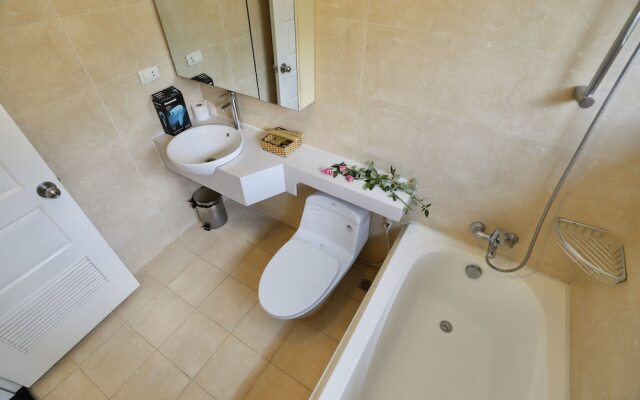Stay Pham Huy Thong Hotel